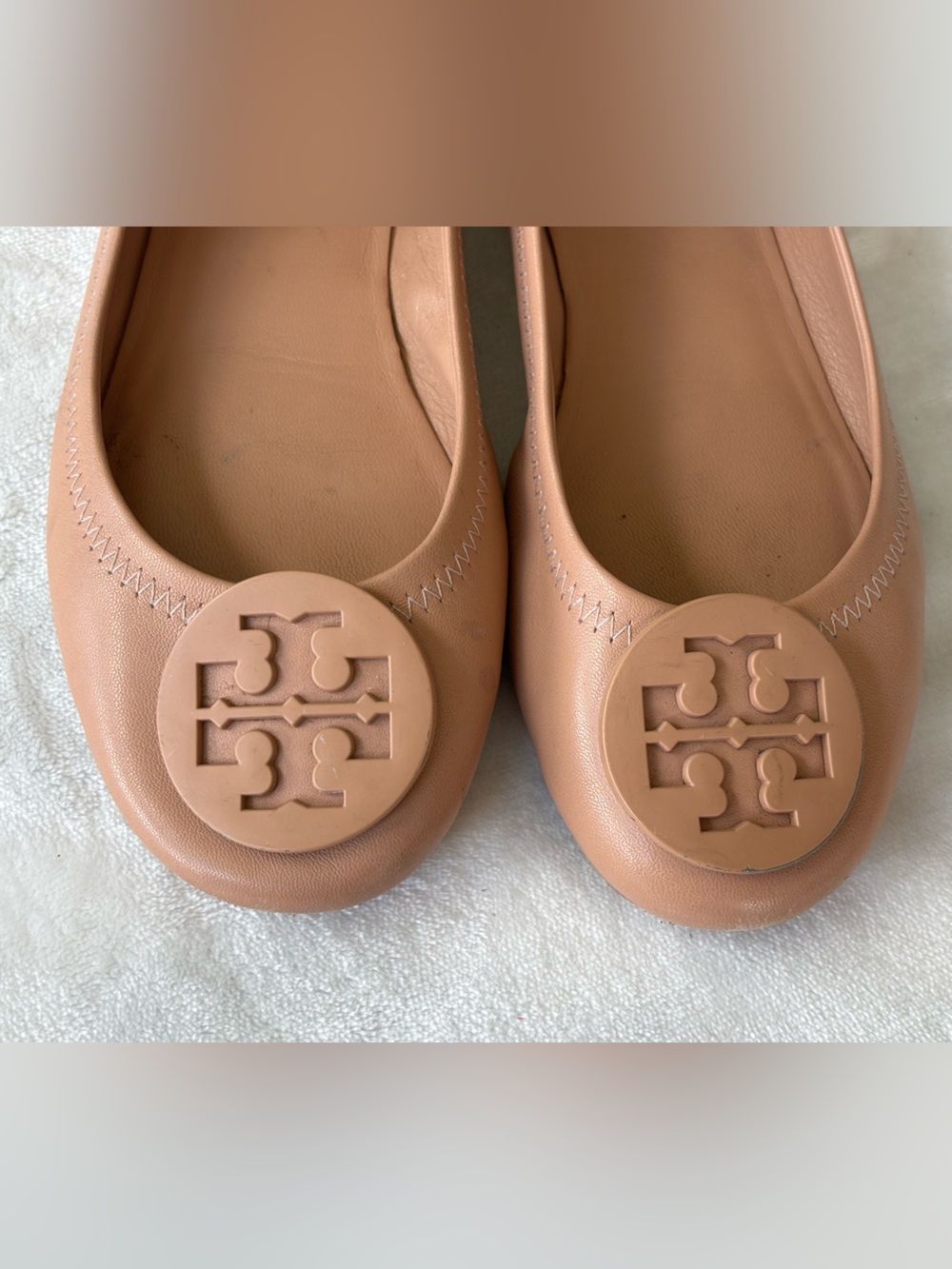 Tory Burch Minnie Travel Ballet Flats Tonal Leather Logo Tan Nude Size 6 - Picture 9 of 11